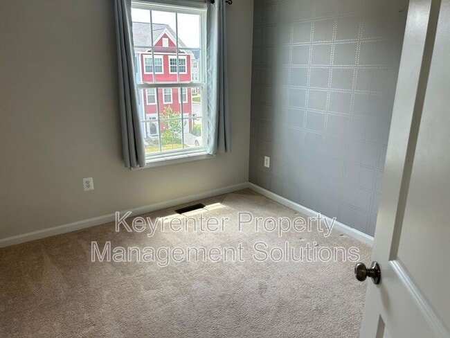 Building Photo - 213 Willowshire Ct