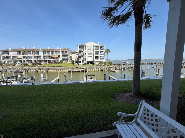Building Photo - 104 Yacht Club Ln