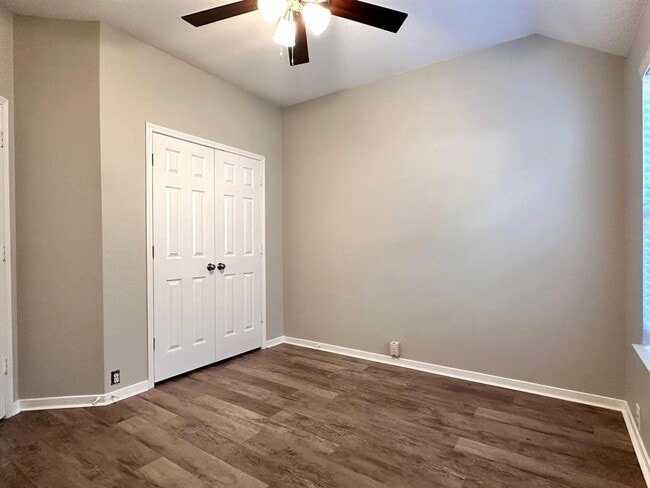 Building Photo - 3002 E Cedar Sun Trail