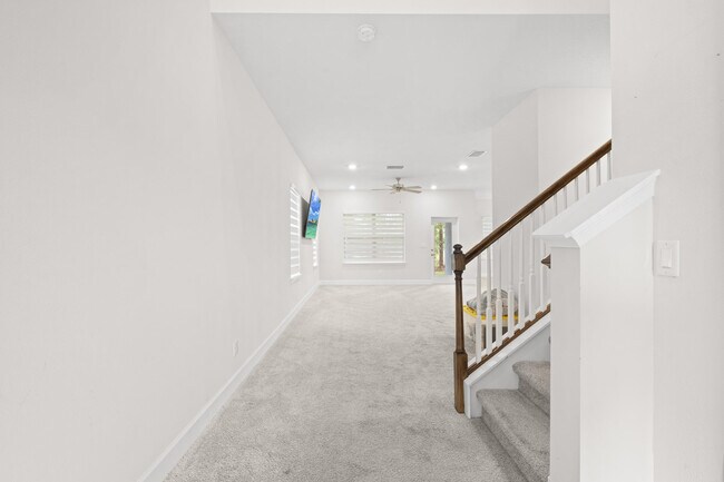 Building Photo - 692 NE Turtleback Trail