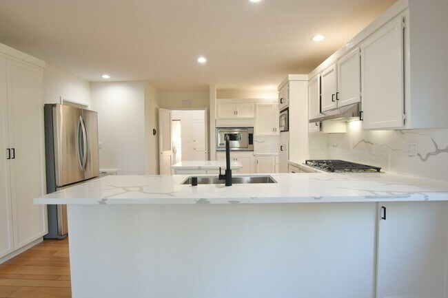 Building Photo - 5318 Fairway Dr