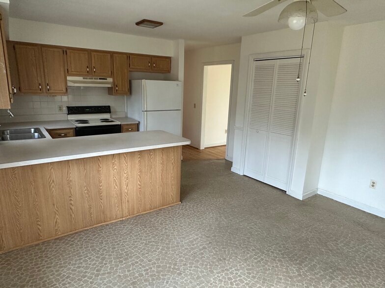 Building Photo - 6 Birch Cir