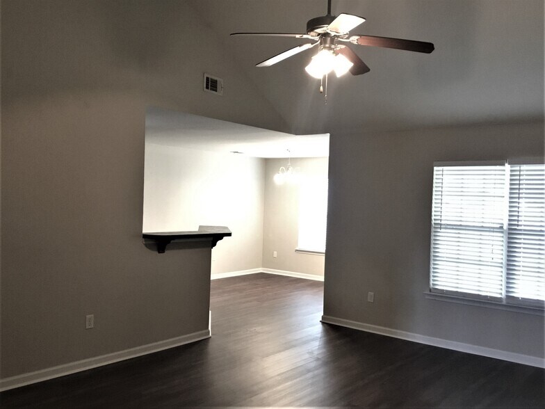 Building Photo - 107 Fontenot Dr
