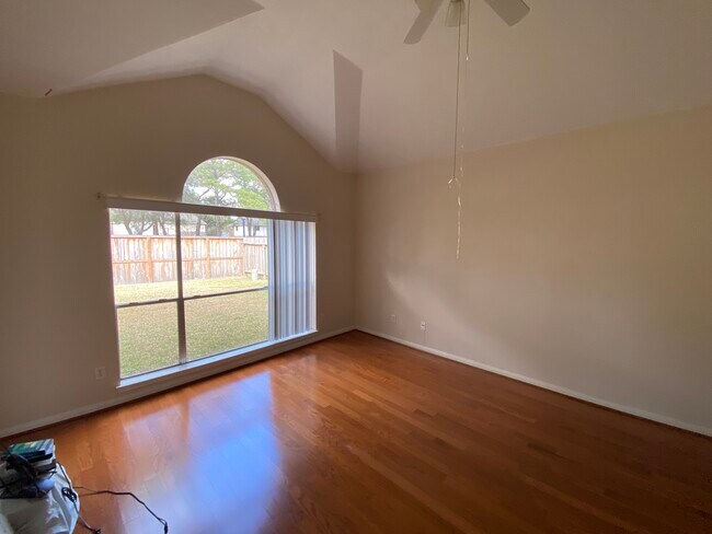 Building Photo - 16534 Wheatfield Dr