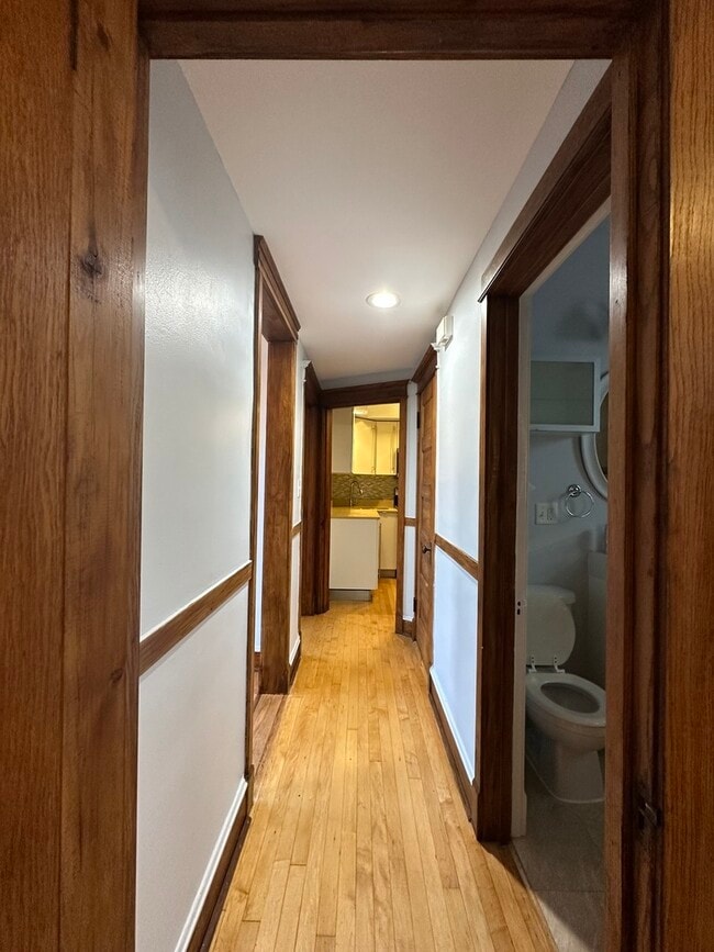 Building Photo - 1949 W Grace St