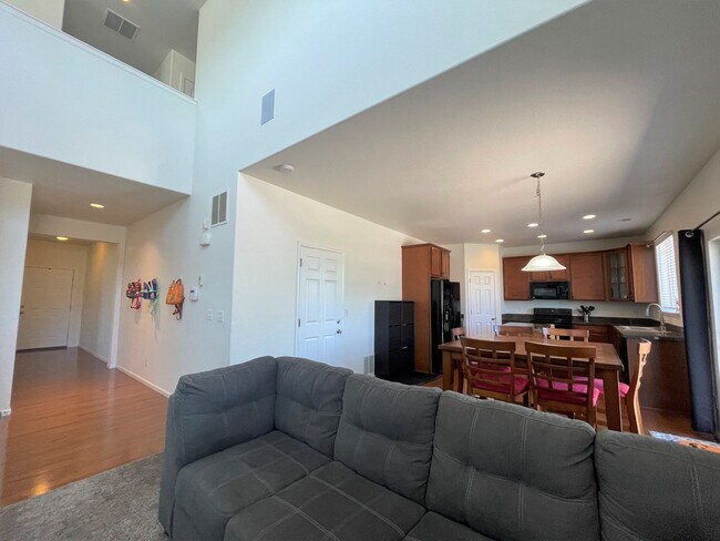 Building Photo - Spacious Charmer in sought after Meridian Ranch community- 2 houses from park