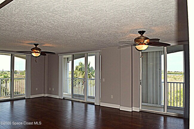 Building Photo - 801 Del Rio Way