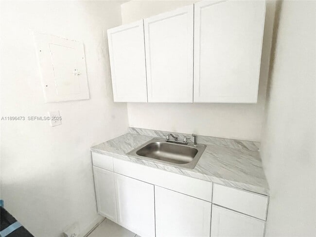 Building Photo - 825 NW 9th St