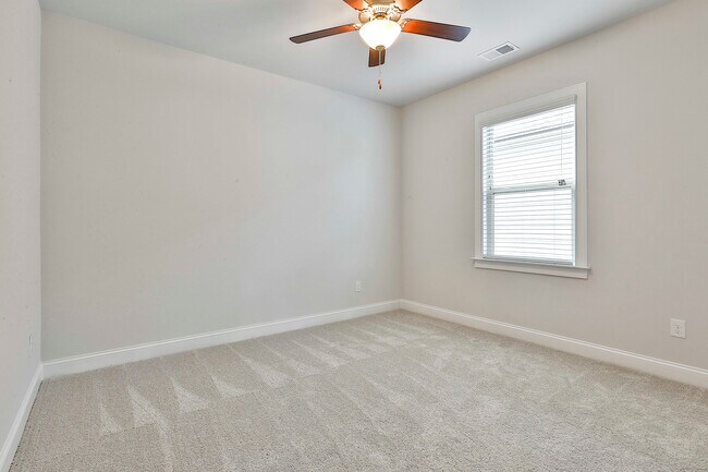 Building Photo - 335 Caledonia Ct