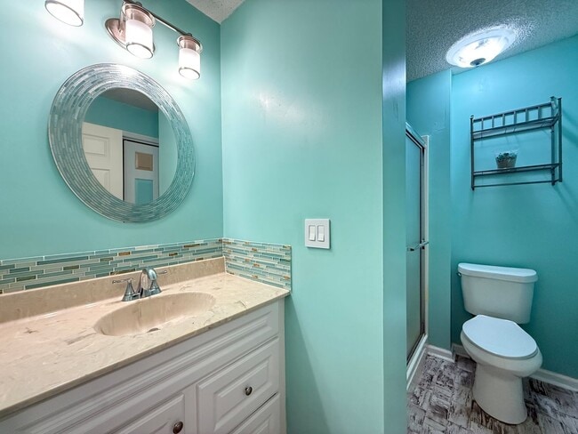 Building Photo - 671 Balfour Rd