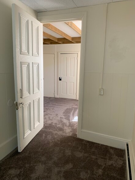 Foyer To Bedrooms - 133 S Main St
