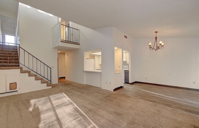 Building Photo - WELL MAINTAINED 2 BR, 2 BA TOWNHOME BY VAN MALL AREA!