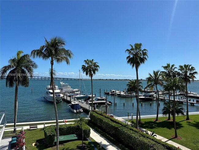 Building Photo - 1541 Brickell Ave