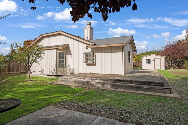 Building Photo - 100 Lippizan Dr