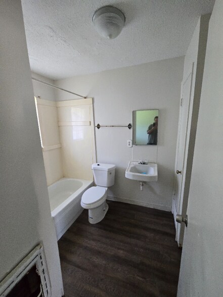 Building Photo - 2104 Hatcher Rd