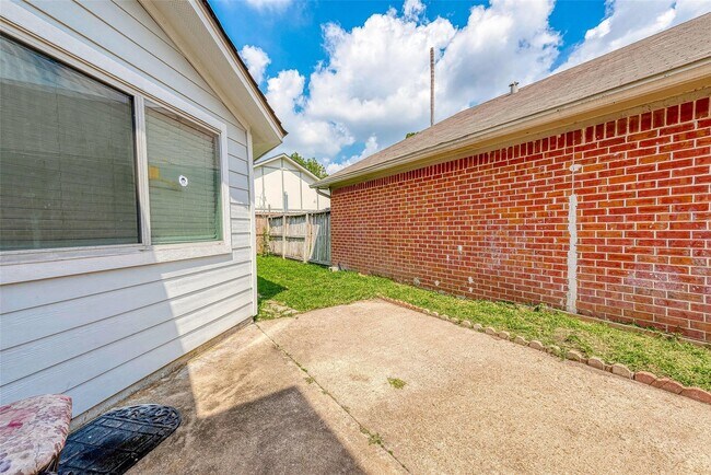 Building Photo - 9310 Corner Oaks Ln