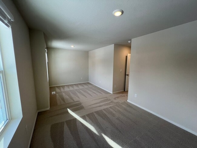 Building Photo - LIKE NEW Spacious 2 Story Home on Corner L...