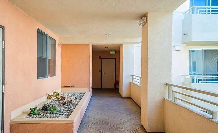 Building Photo - 1222 S Westgate Ave