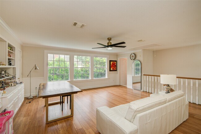 Building Photo - 3902 Lyndhurst Pl
