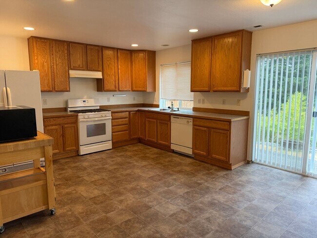 Building Photo - 5bd/2.5ba Snoqualmie Home