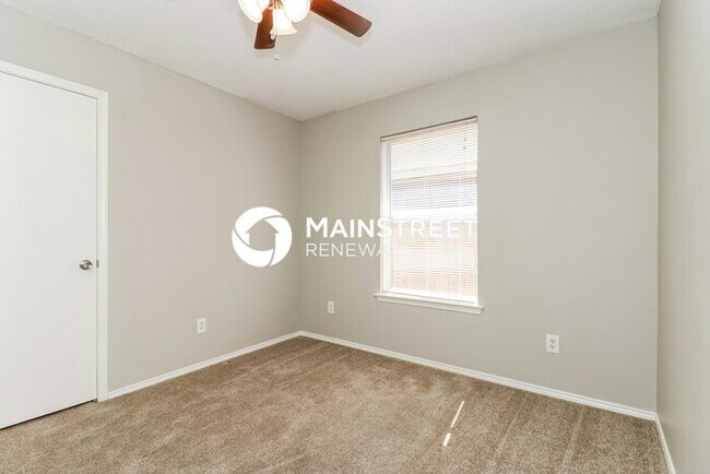Building Photo - 3 Bedroom Pet-Friendly Home in Fort Worth, TX with Main Street Renewal