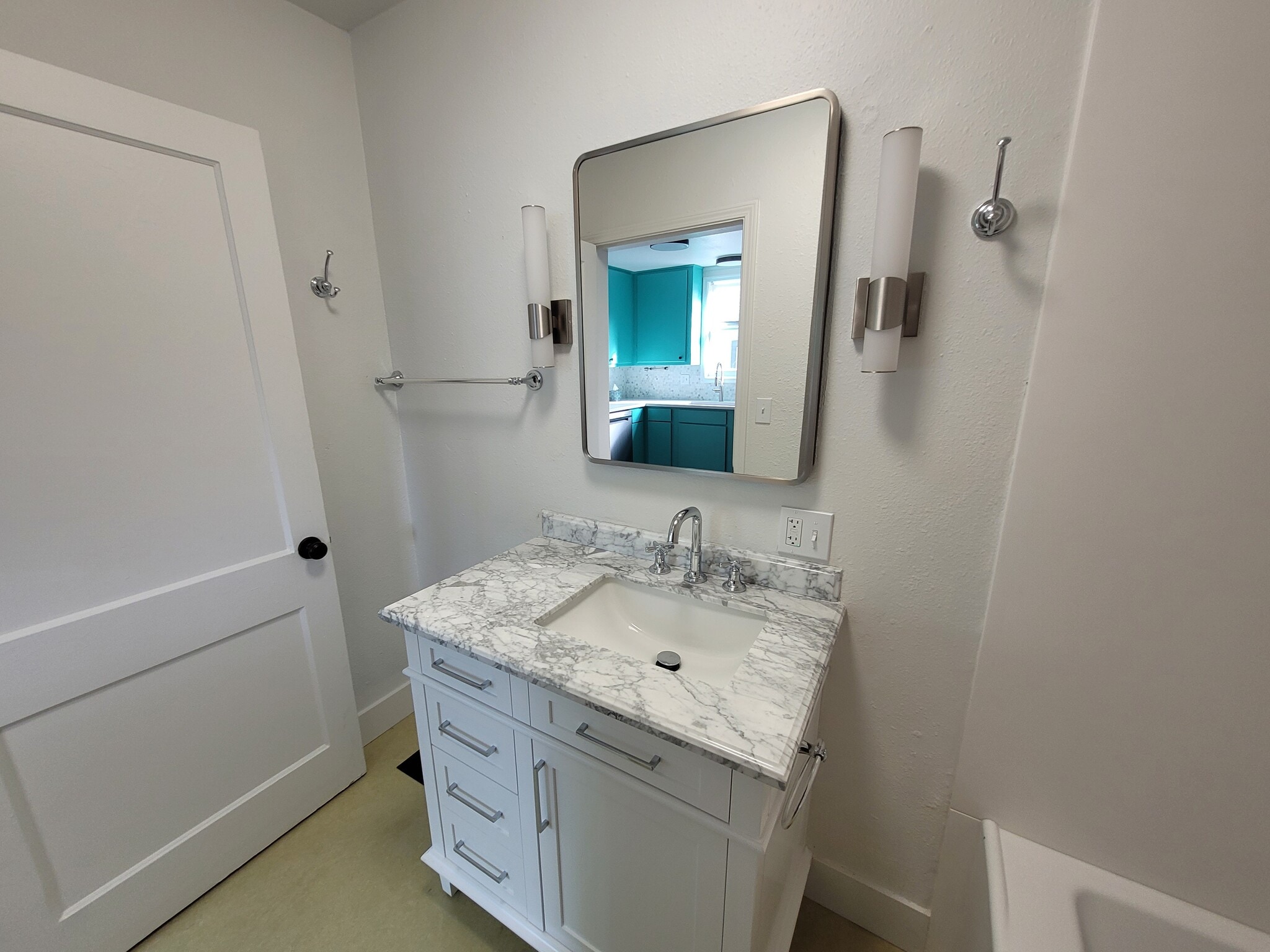 Building Photo - 1574 SE Sherrett Street