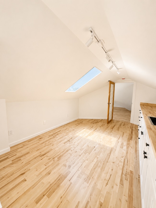 Building Photo - 1472 Chanticleer Ave
