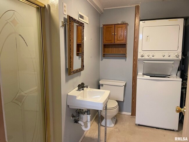 Building Photo - 2237 Waveland Dr