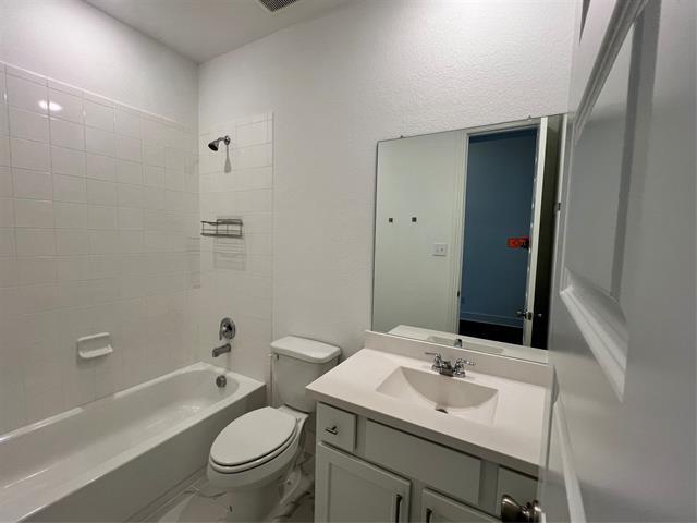 Building Photo - 1817 Lockhart Dr