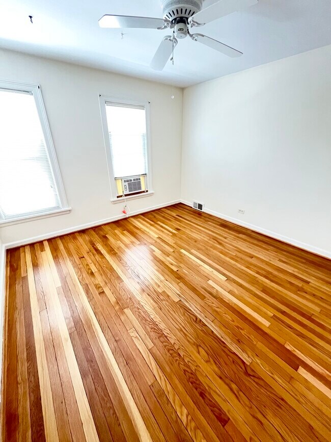 Building Photo - 1310 Wilmette Ave