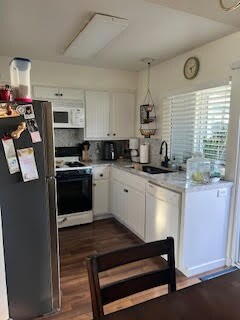 Building Photo - 3839 Vista Campana S