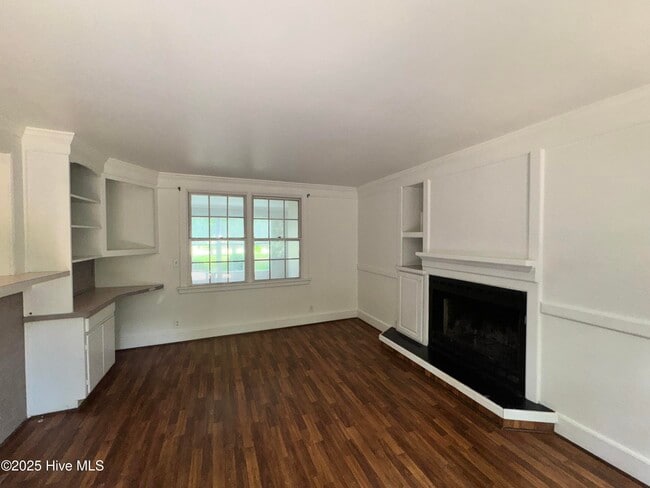 Building Photo - 218 Edgewood Dr