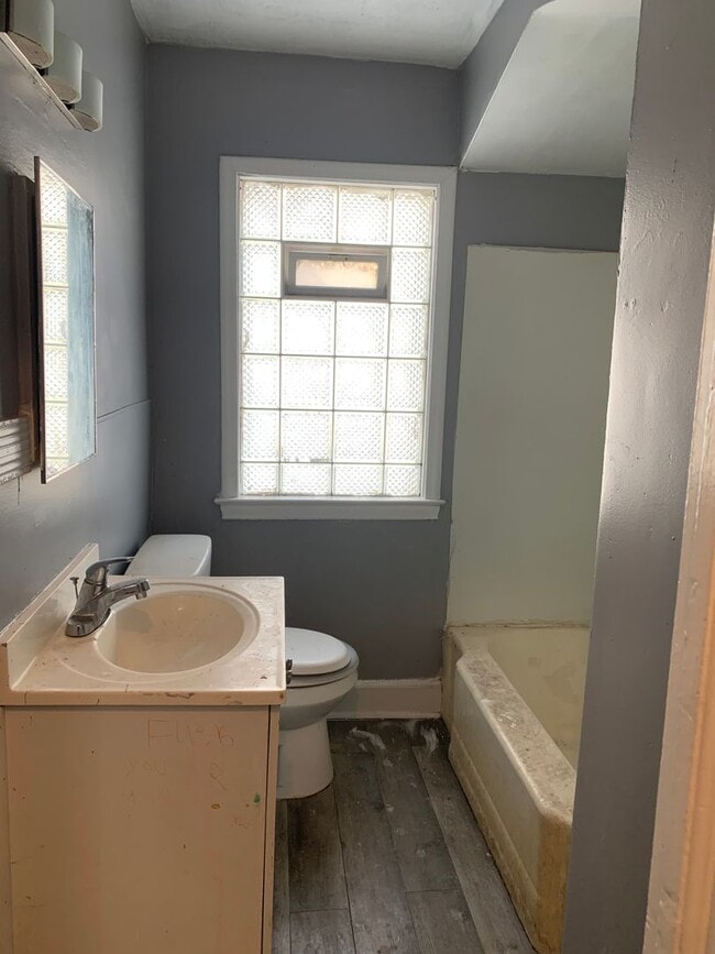 Building Photo - Updated Home In Detroit