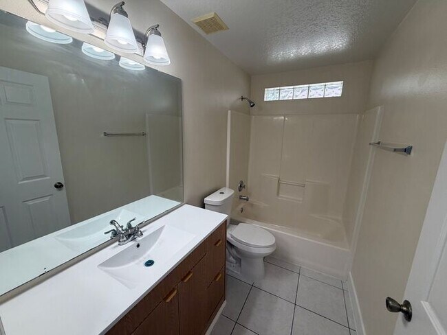 Building Photo - 3 Bedroom, 2 Bathroom East Orlando Home with Garage & Large Fenced Backyard!