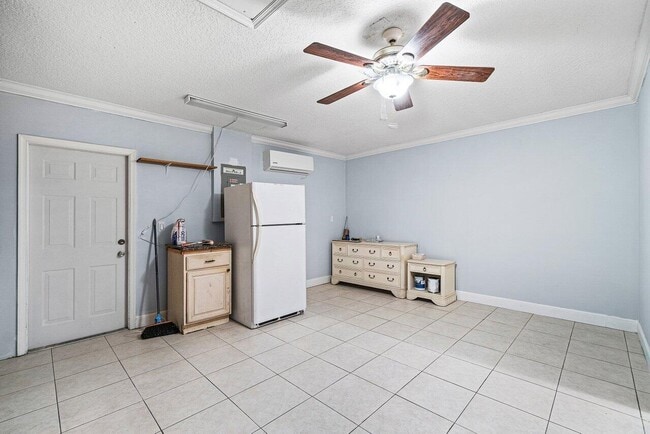 Building Photo - 7600 Cocoanut Dr