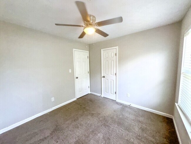 Building Photo - 145 Waters Edge Dr