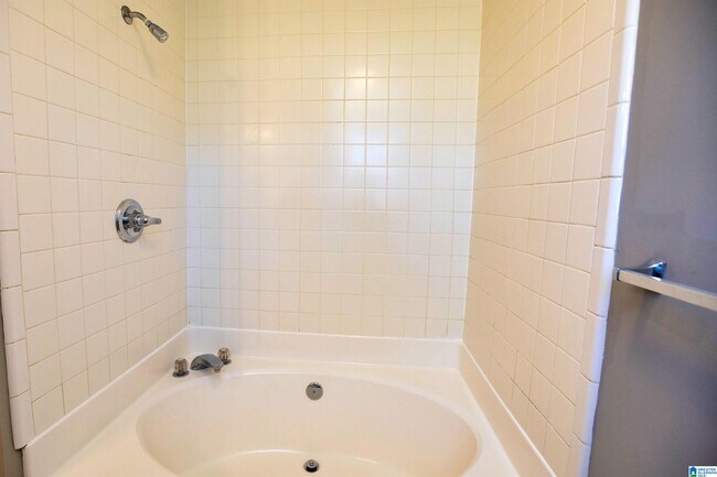 Building Photo - 12965 Brookstone Way