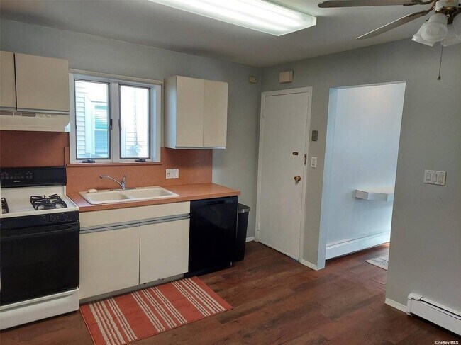 Kitchen - 2992 Grand Blvd