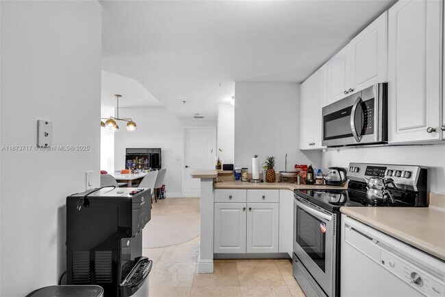 Building Photo - 1627 SW 37th Ave