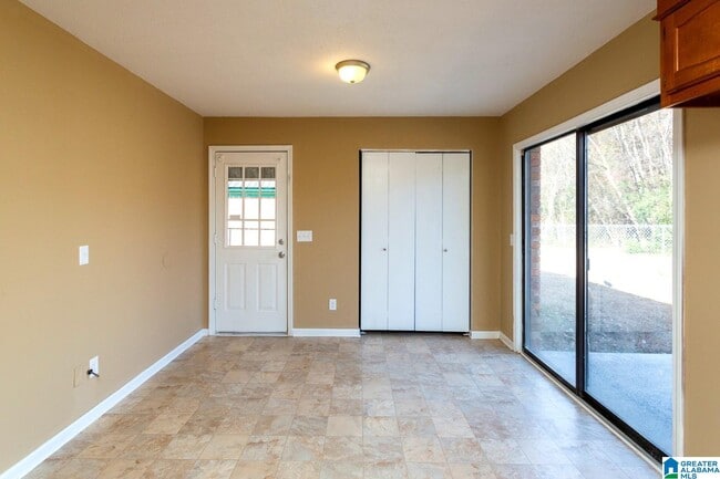 Building Photo - 119 20th Ct E