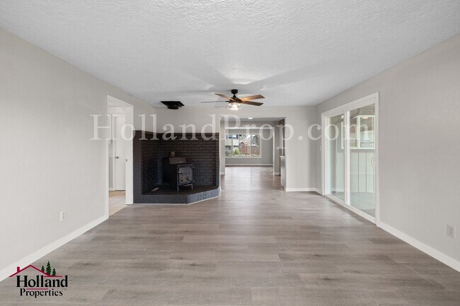 Building Photo - Fully Renovated 4-Bedroom Home with Shop, RV Parking & Expansive Yard – Oregon City