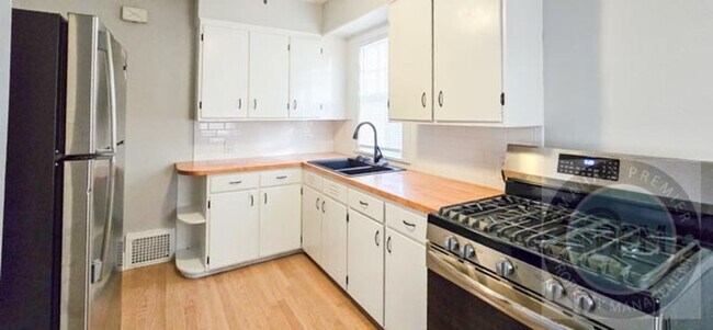 Building Photo - A "Must See" 2bd/1ba Beautiful home!