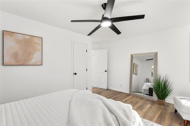Building Photo - 1349 Lockhaven Cir SW