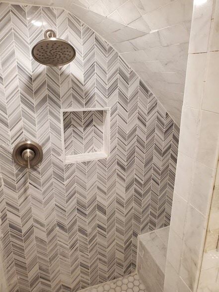 Building Photo - 900 Laurel Ave