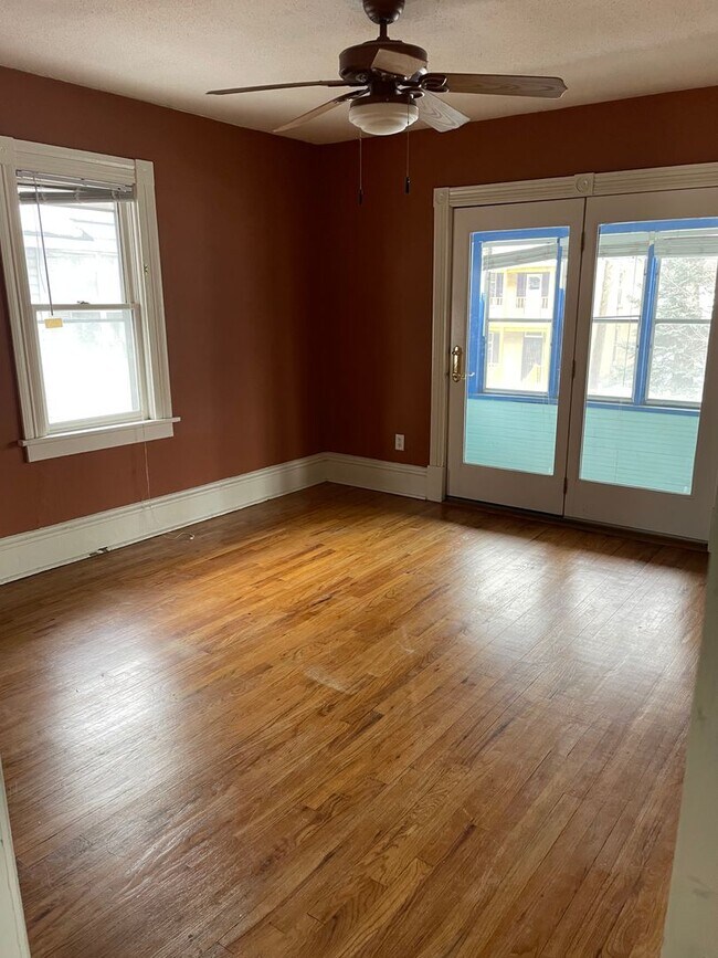 Building Photo - 314 13th Ave NE