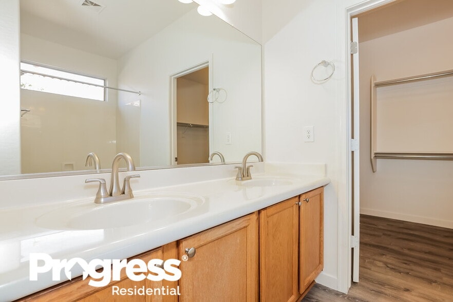 Building Photo - 3844 W Ranier Ct