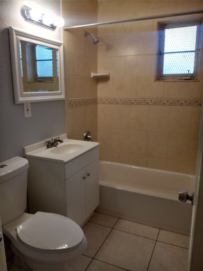 Building Photo - 522 W 3rd St