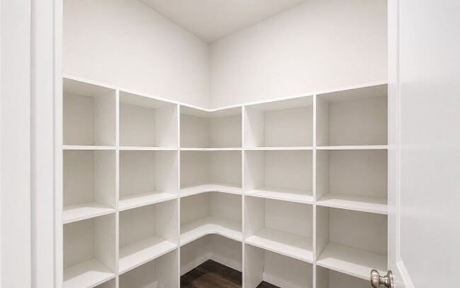 Building Photo - Modern 4-Bed Home in Northshore School District with A/C