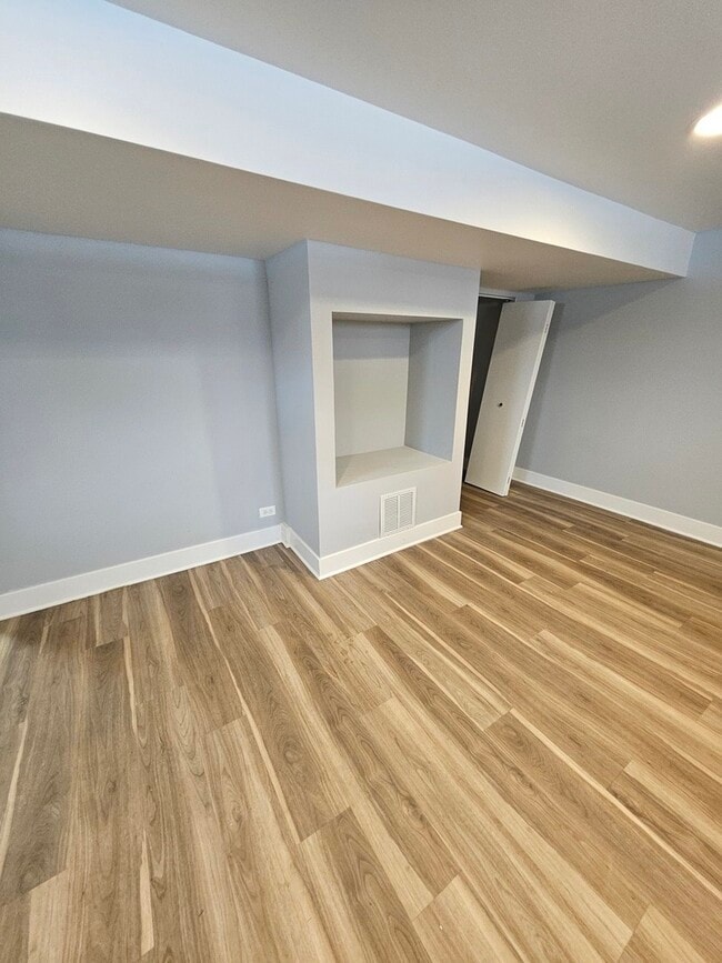 Building Photo - 16637 W Brockman Ave