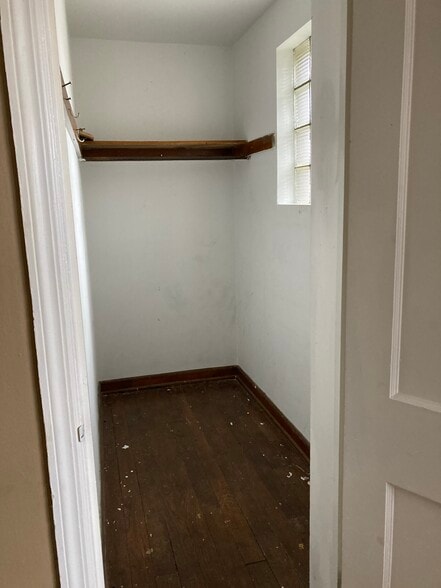 Walk-in Closet - 422 E Bruce Ave